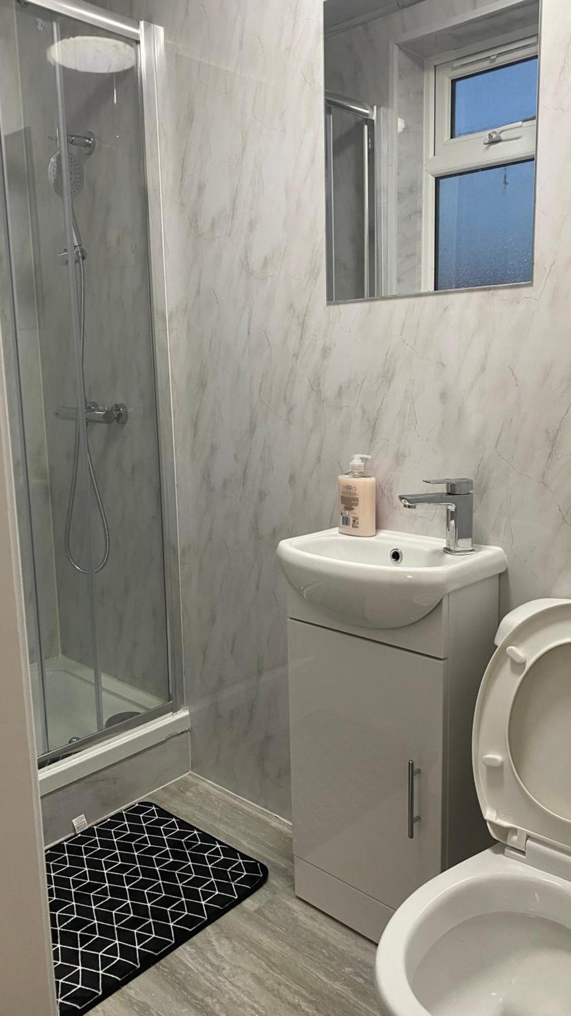 Apartment New Guest House, Individual Ensuite With Comfortable Double Beds, Tv And Wifi
