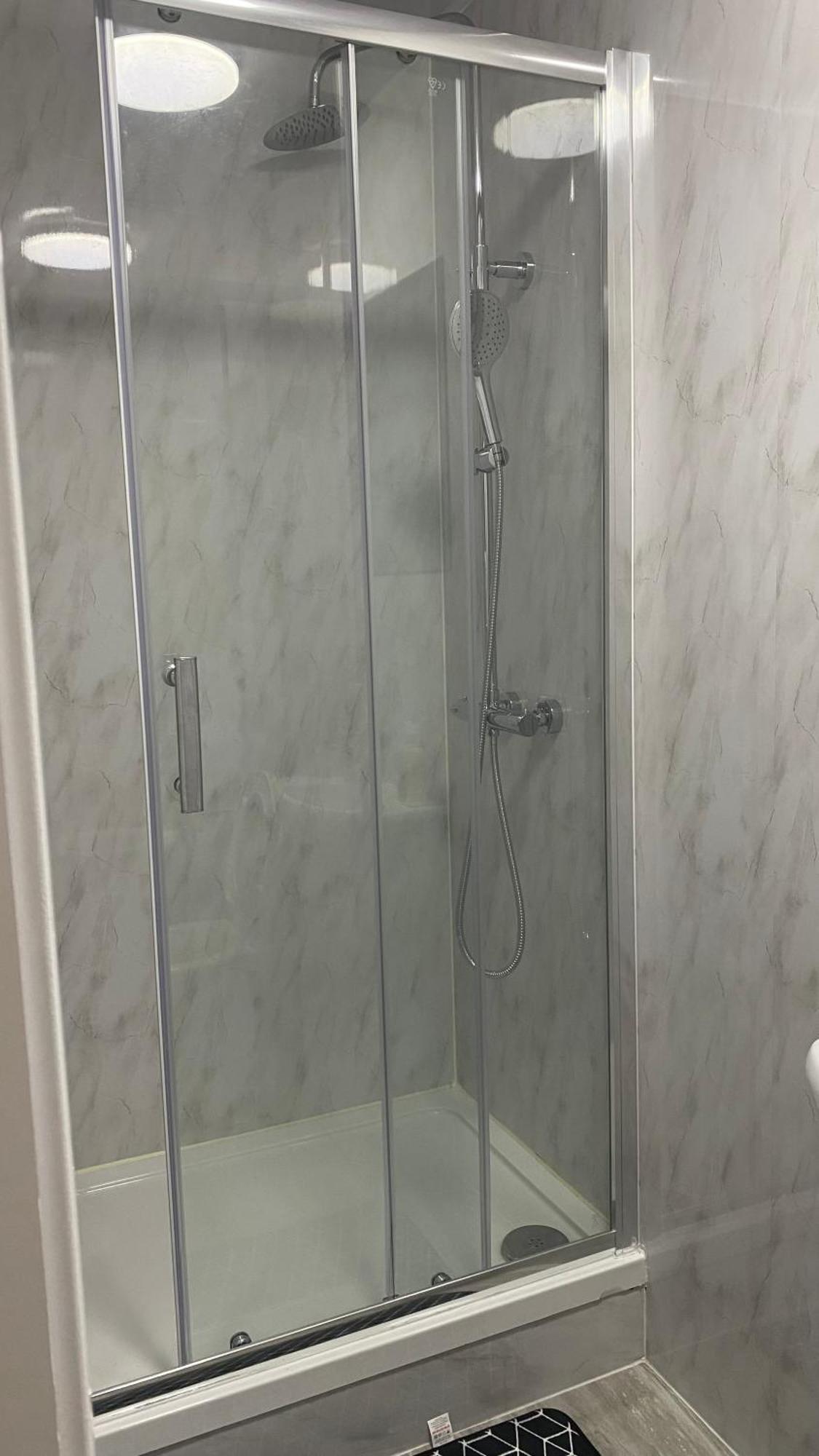 Apartment New Guest House, Individual Ensuite With Comfortable Double Beds, Tv And Wifi Luton (Bedfordshire)