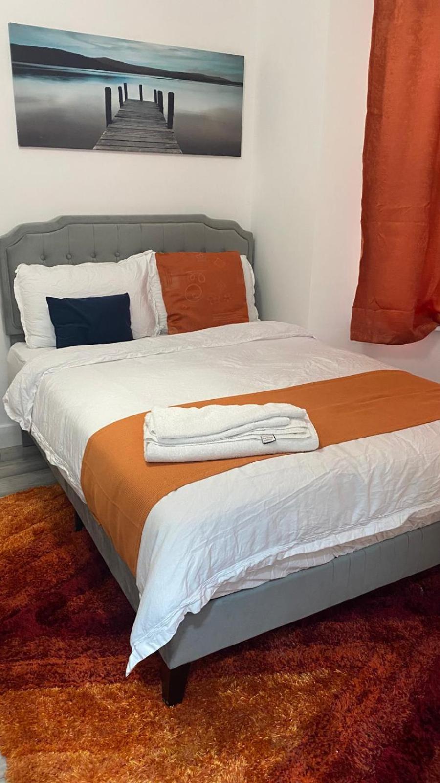 New Guest House, Individual Ensuite With Comfortable Double Beds, Tv And Wifi * Luton (Bedfordshire)