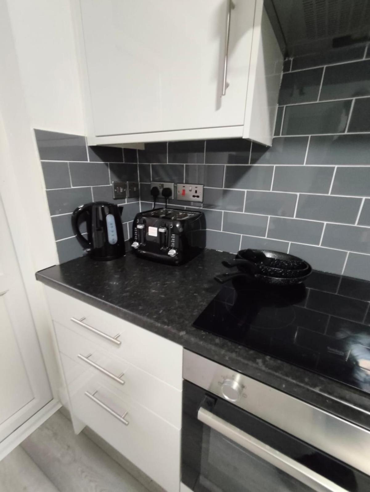 Apartment New Guest House, Individual Ensuite With Comfortable Double Beds, Tv And Wifi