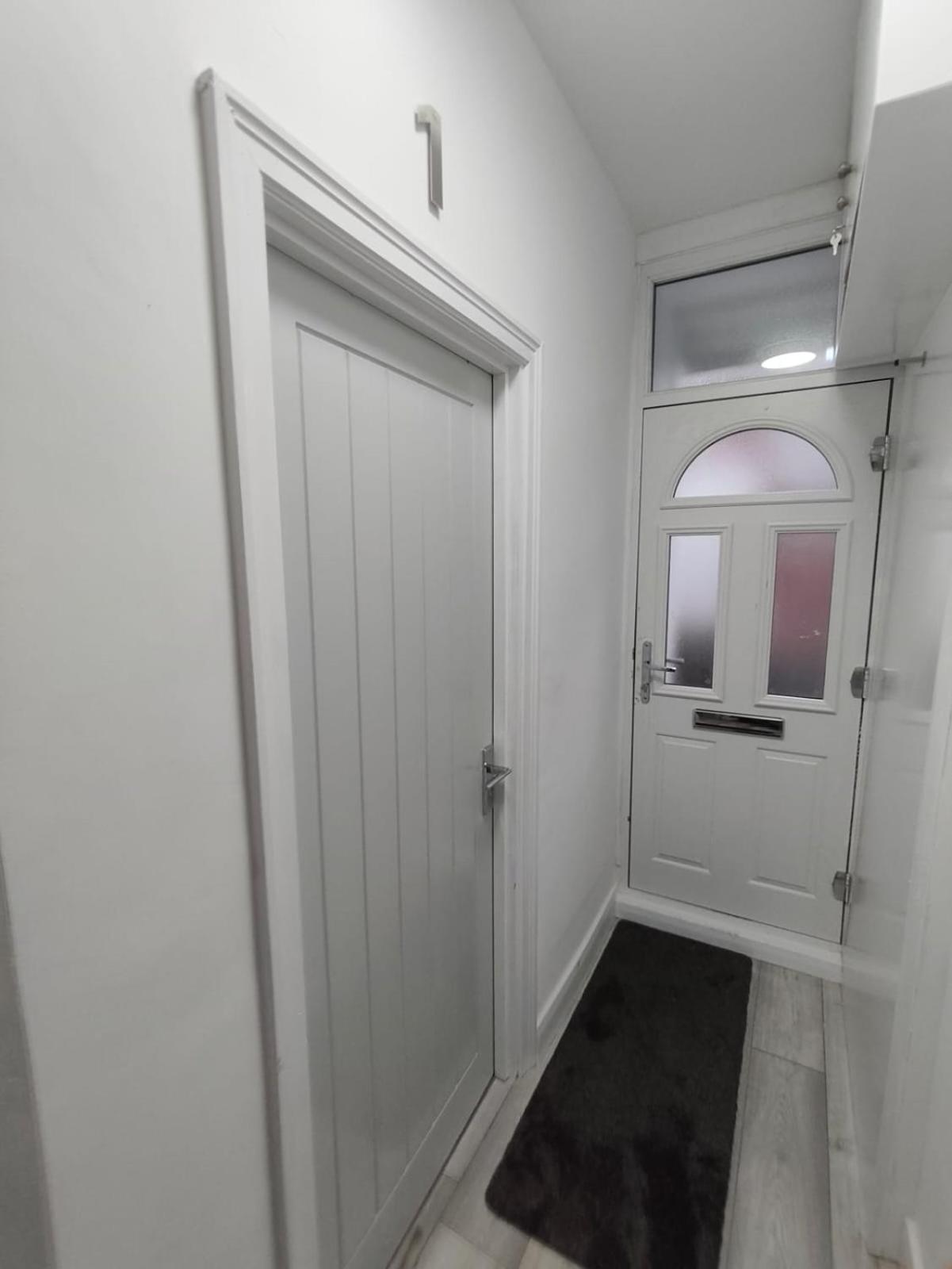 New Guest House, Individual Ensuite With Comfortable Double Beds, Tv And Wifi
