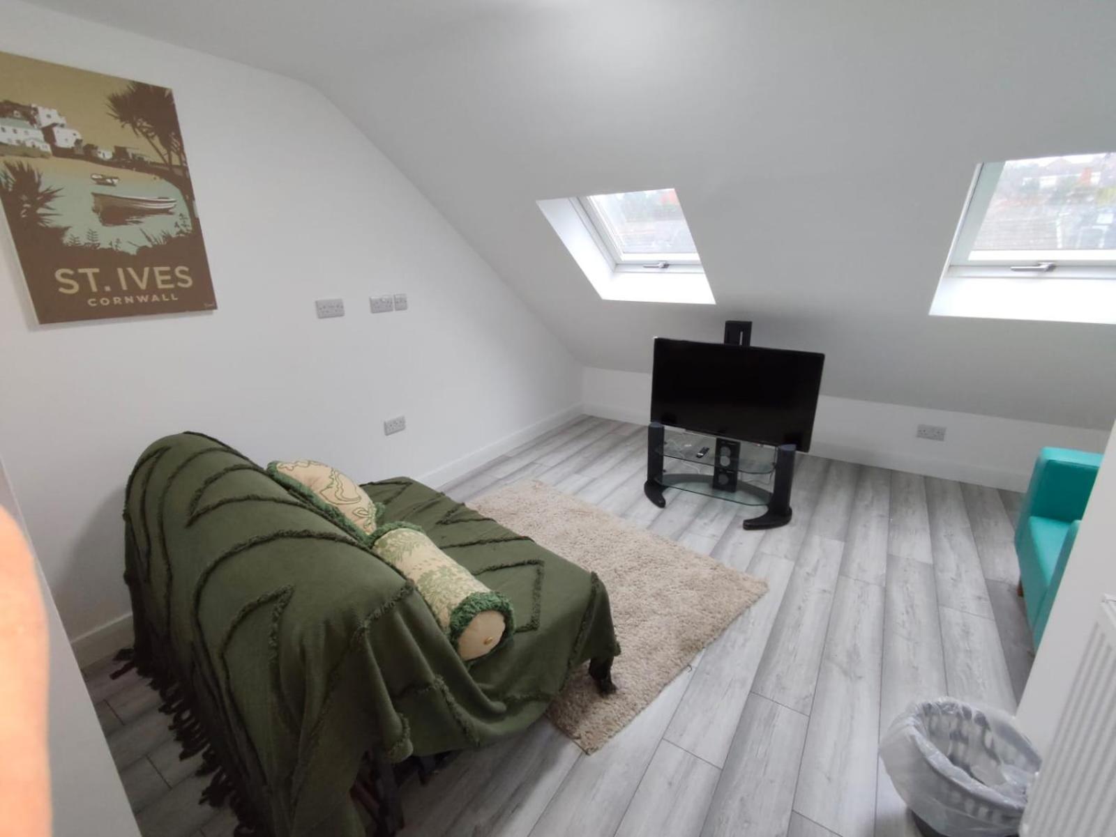 New Guest House, Individual Ensuite With Comfortable Double Beds, Tv And Wifi Apartment Luton (Bedfordshire)