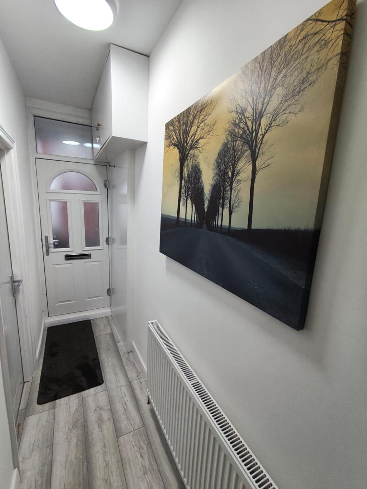 New Guest House, Individual Ensuite With Comfortable Double Beds, Tv And Wifi Apartment