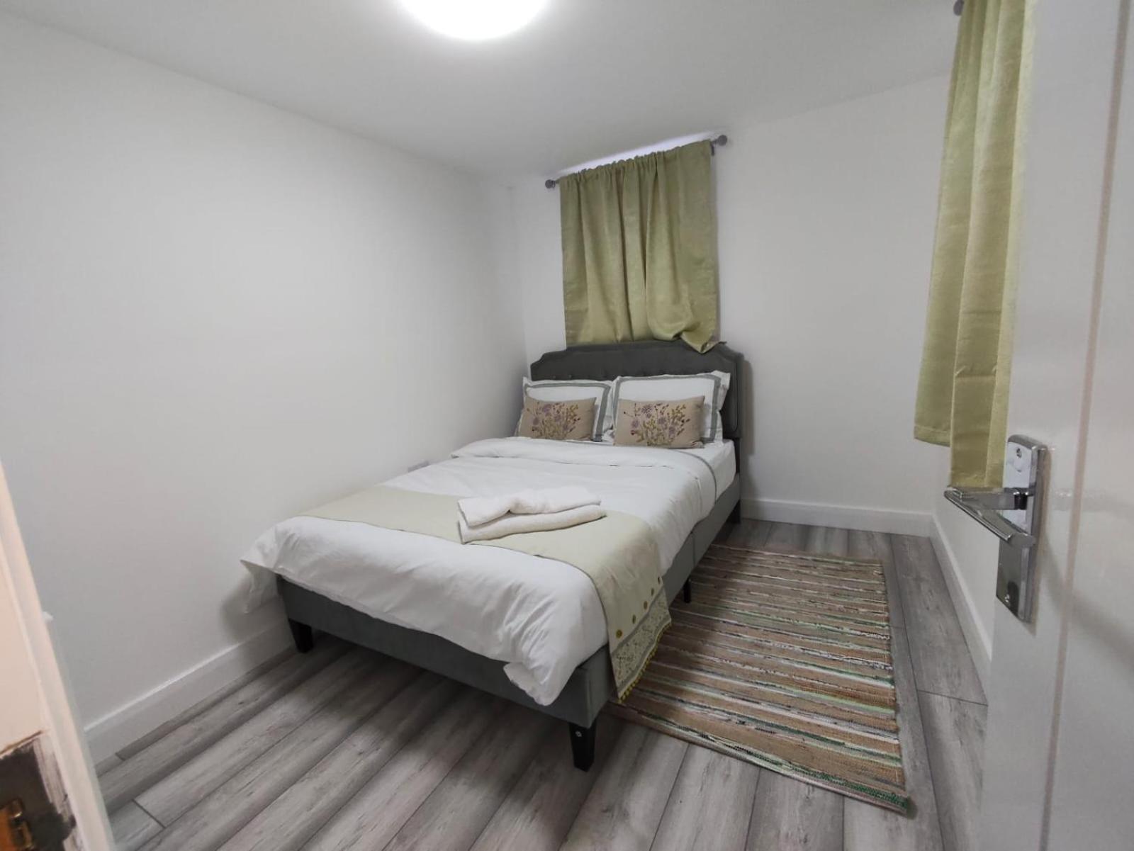 Apartment New Guest House, Individual Ensuite With Comfortable Double Beds, Tv And Wifi *