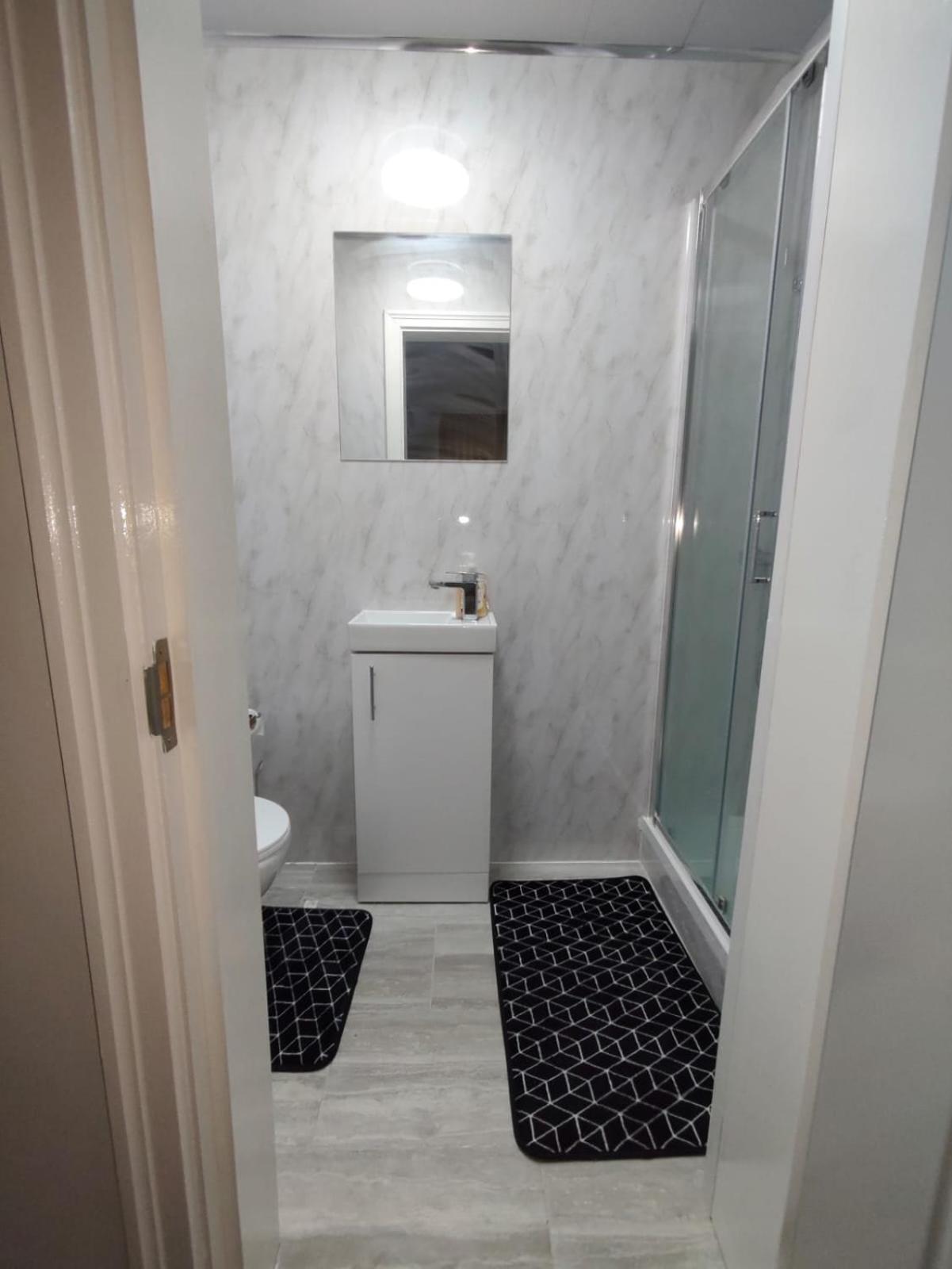 New Guest House, Individual Ensuite With Comfortable Double Beds, Tv And Wifi