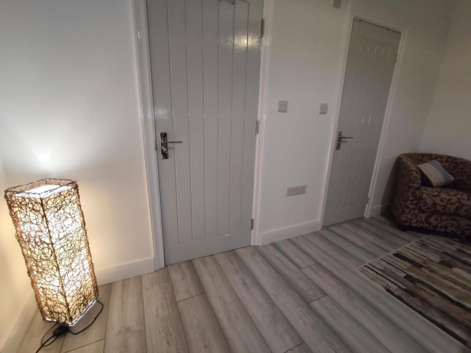 New Guest House, Individual Ensuite With Comfortable Double Beds, Tv And Wifi Apartment *