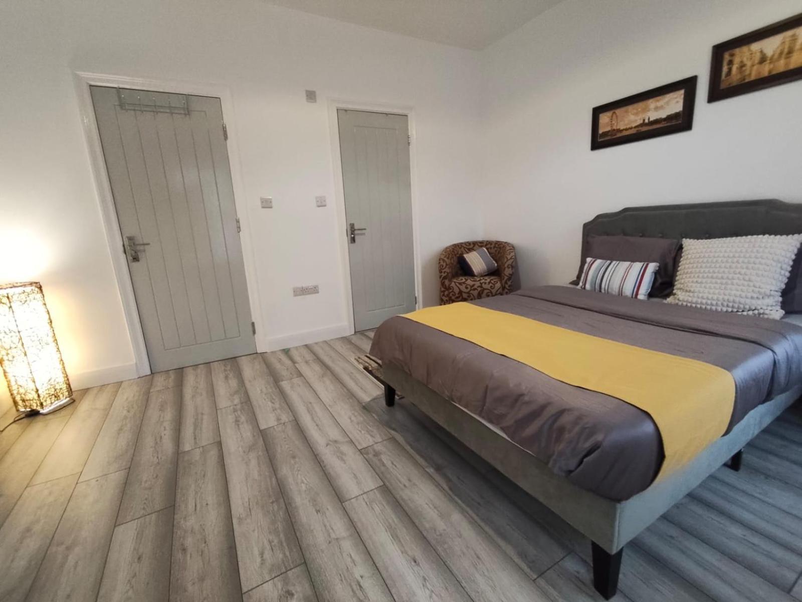 New Guest House, Individual Ensuite With Comfortable Double Beds, Tv And Wifi Apartment