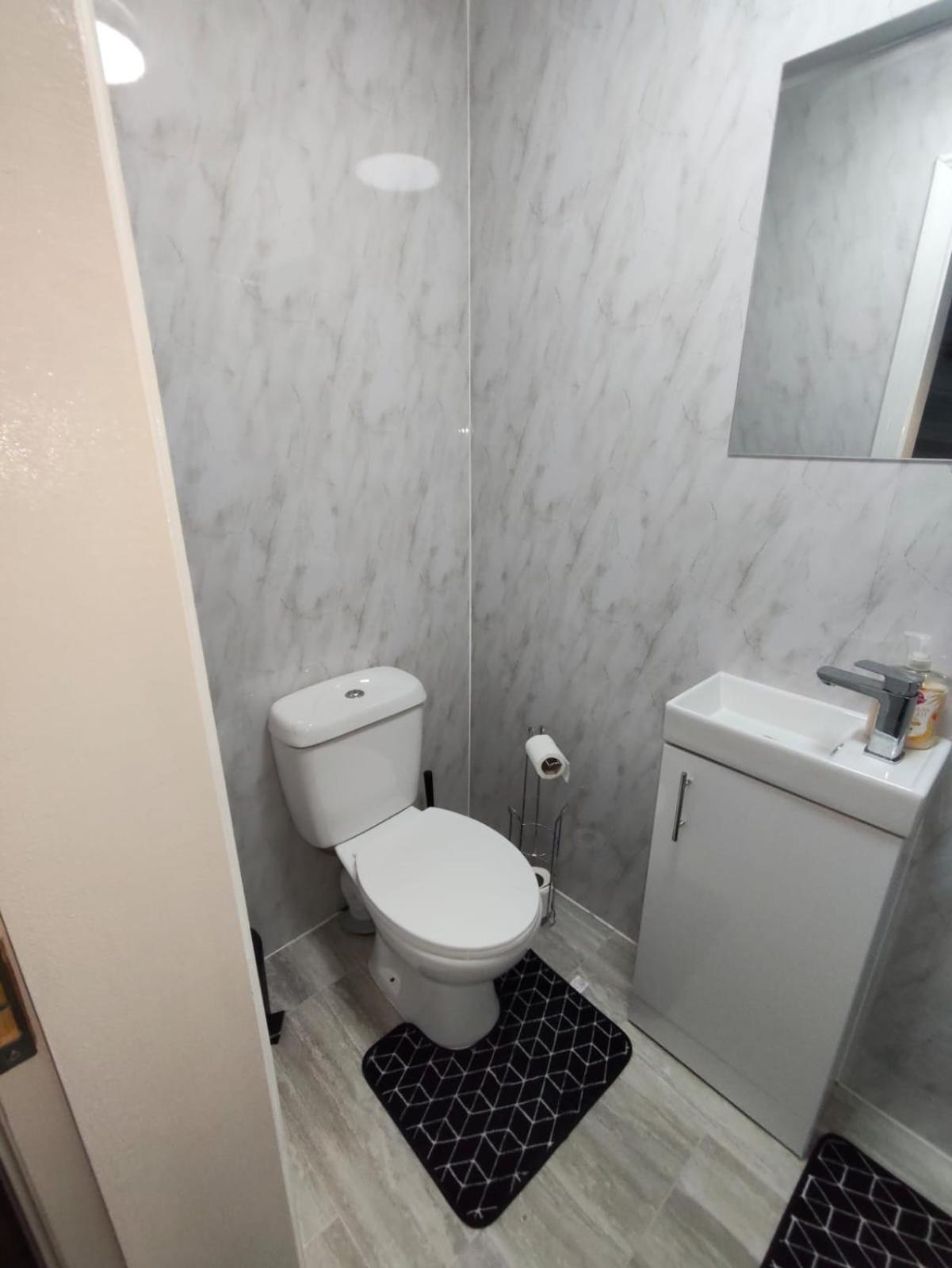 New Guest House, Individual Ensuite With Comfortable Double Beds, Tv And Wifi *
