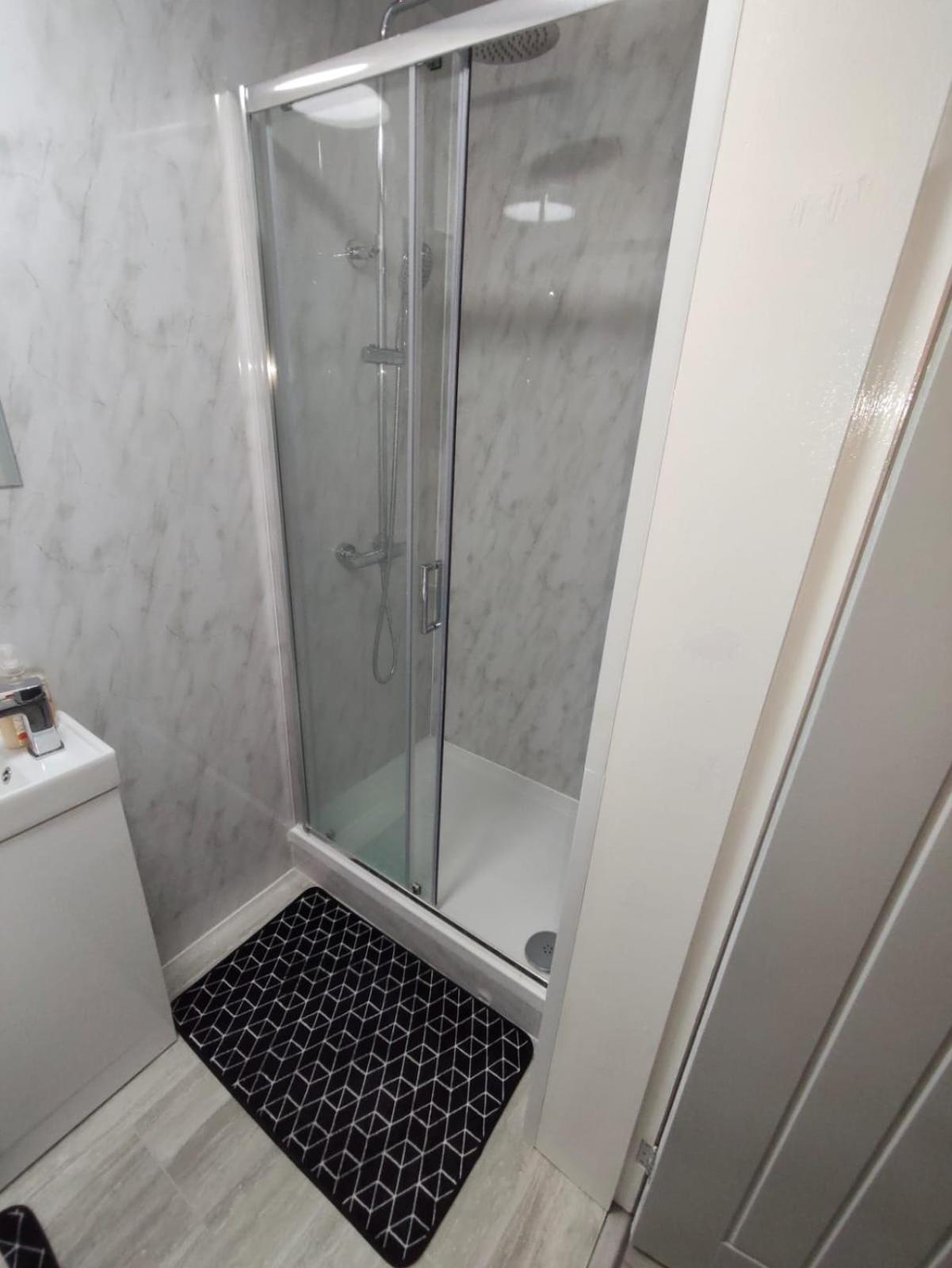 New Guest House, Individual Ensuite With Comfortable Double Beds, Tv And Wifi