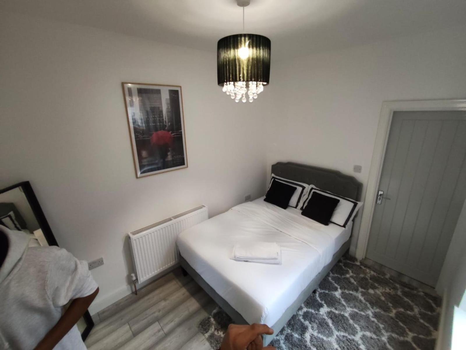 New Guest House, Individual Ensuite With Comfortable Double Beds, Tv And Wifi *