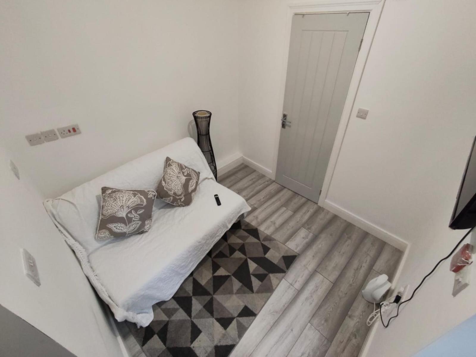 Apartment New Guest House, Individual Ensuite With Comfortable Double Beds, Tv And Wifi