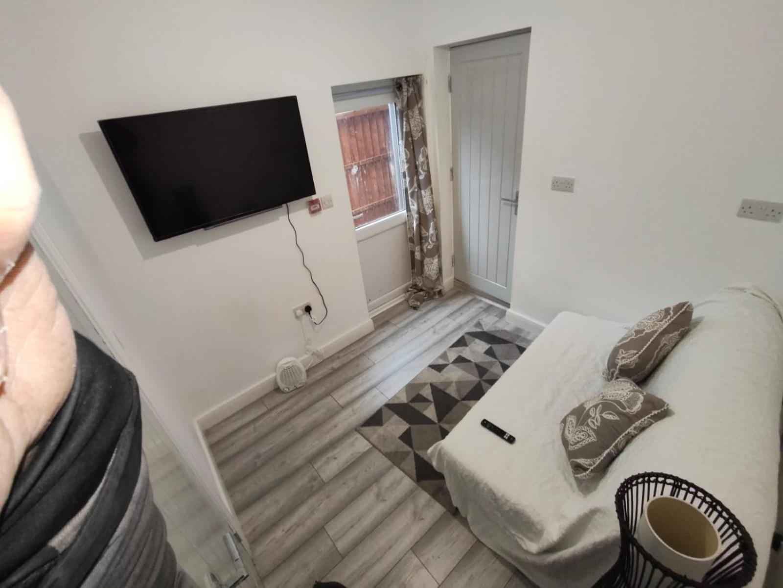 New Guest House, Individual Ensuite With Comfortable Double Beds, Tv And Wifi Apartment *